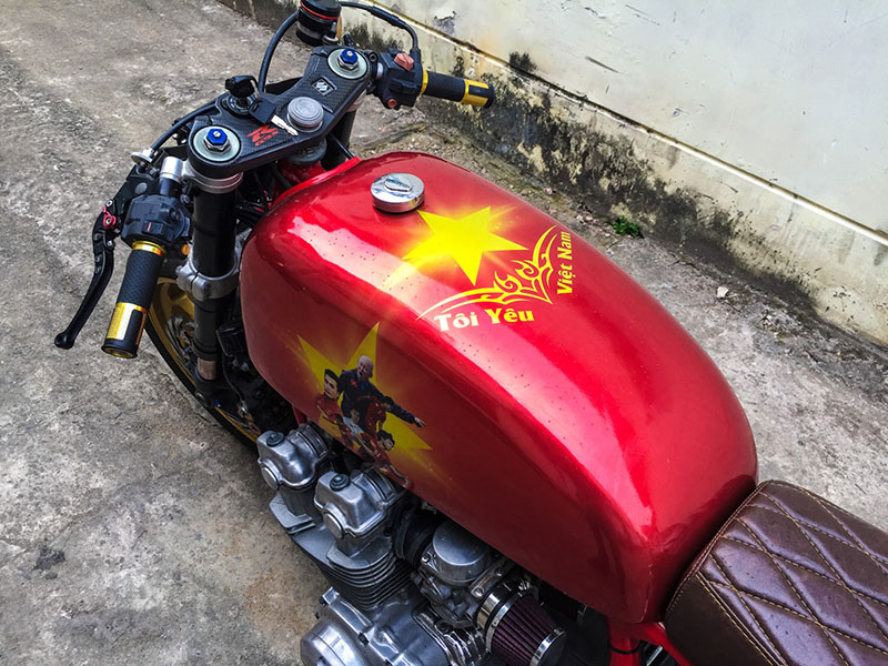 Dàn xe độ tem cổ vũ U23 Việt Nam trước trận chung kết